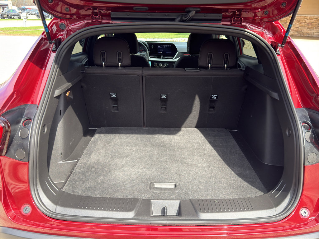 Used 2024 Chevrolet Trax RS w/ Sunroof Package FWD image 21
