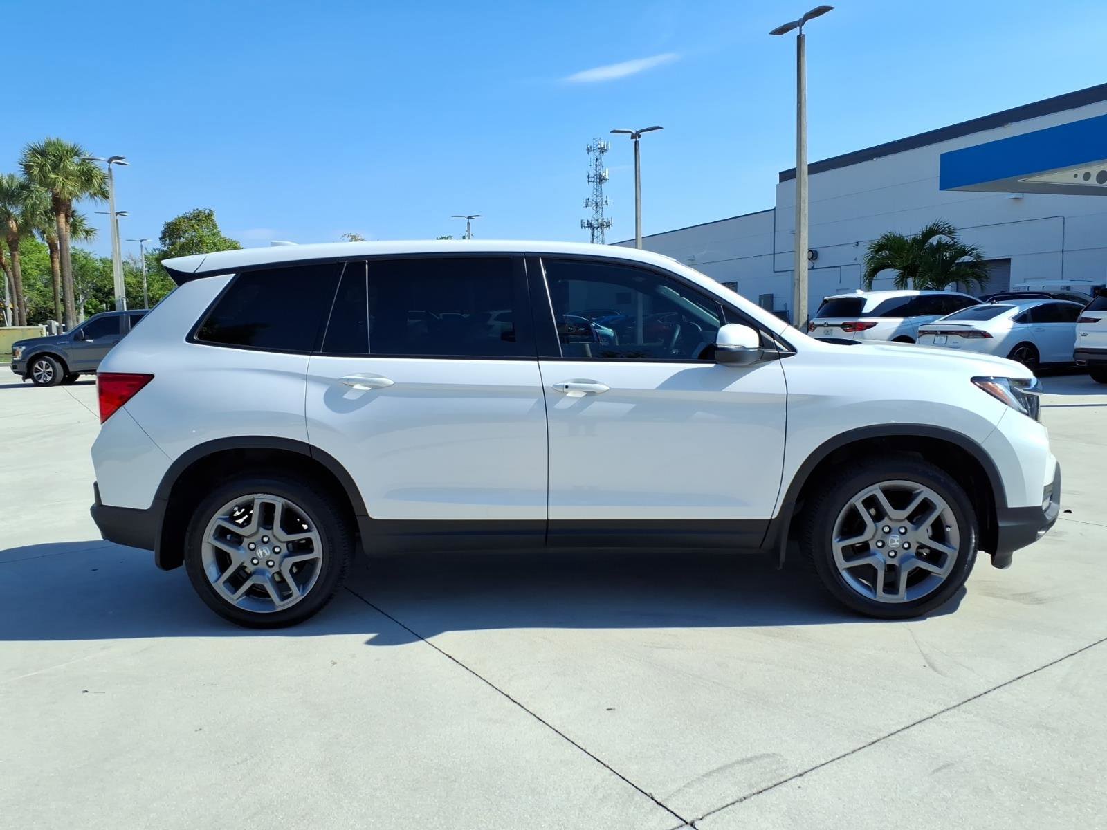 Used 2023 Honda Passport EX-L image 16