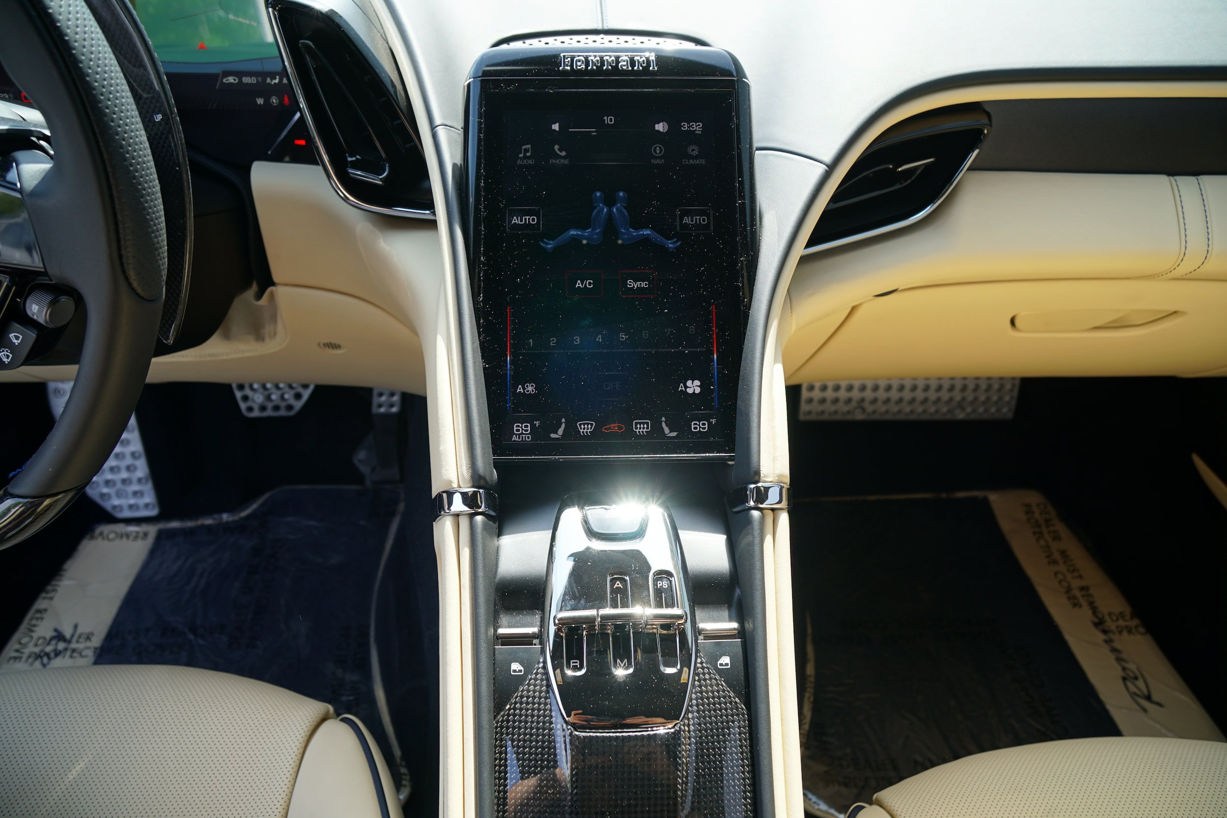 Used 2022 Ferrari Roma RWD image 25