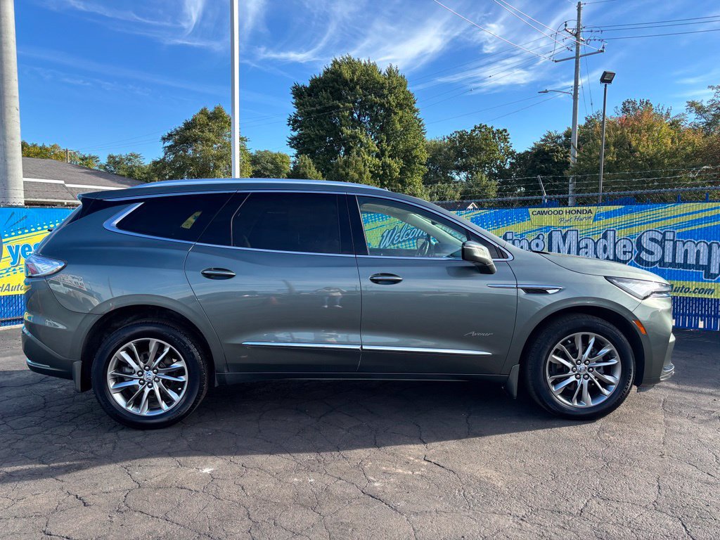 Used 2024 Buick Enclave Avenir AWD/4WD image 2