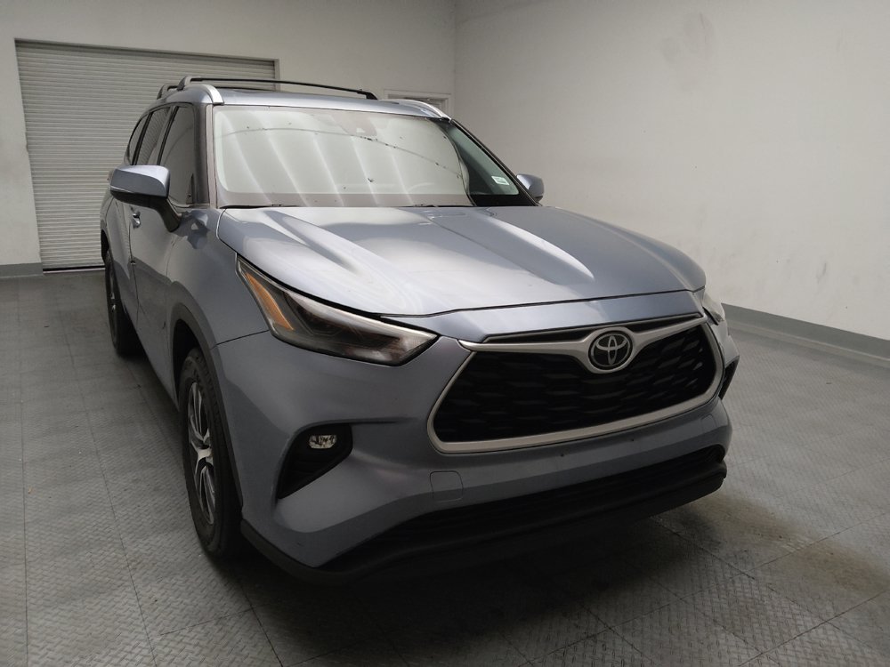 Used 2022 Toyota Highlander XLE FWD image 14