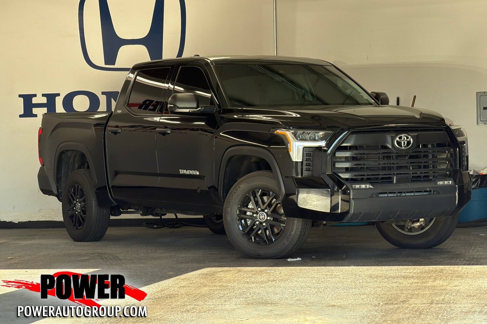 Used 2024 Toyota Tundra SR5 w/ SR5 Convenience Package AWD/4WD image 1