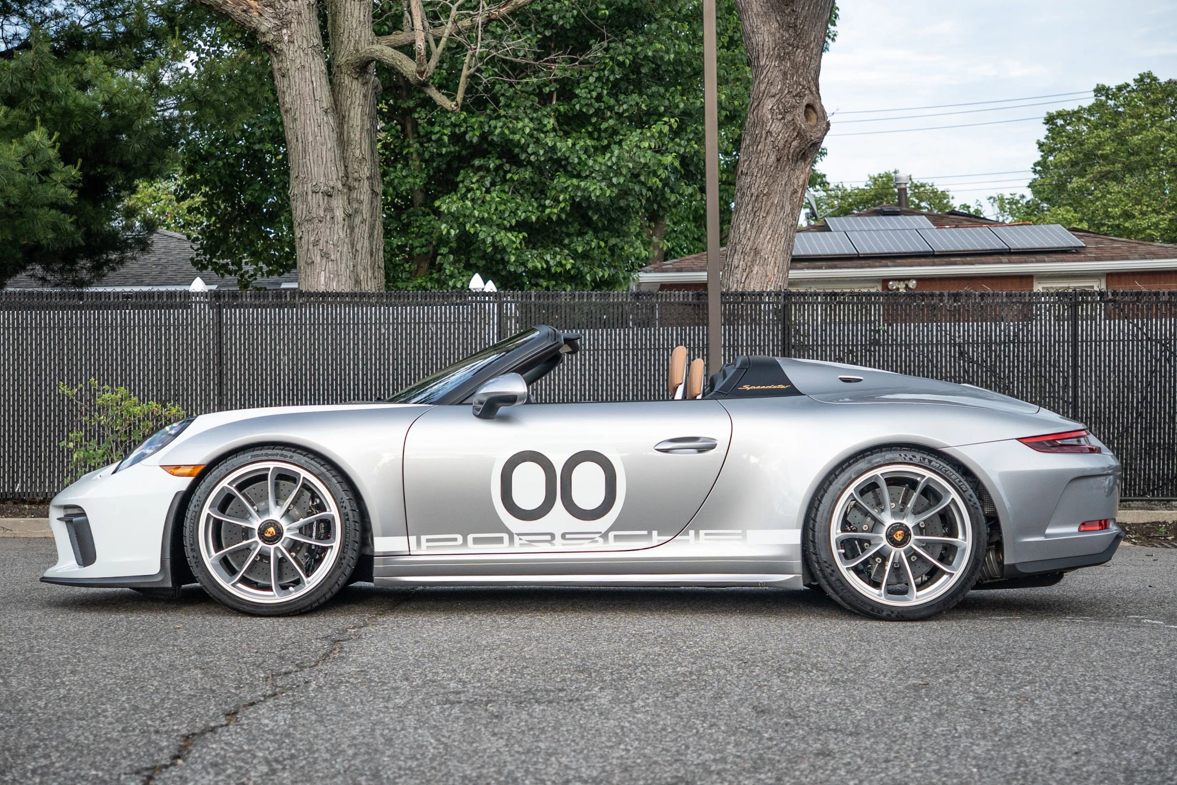 Used 2019 Porsche 911 Speedster RWD image 19