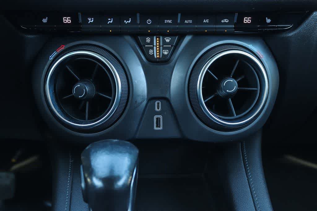 Used 2020 Chevrolet Blazer LT FWD image 13