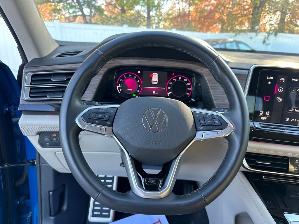 Used 2025 Volkswagen Atlas SEL Premium R-Line image 42