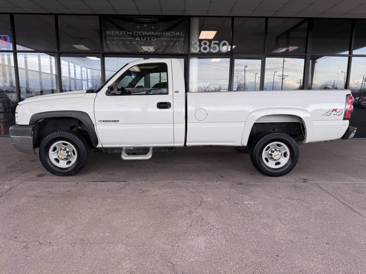 Used 2005 Chevrolet Silverado 2500 W/T image 2