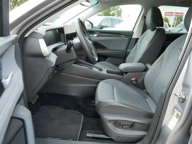 Certified 2025 Volkswagen Tiguan SE AWD/4WD image 13