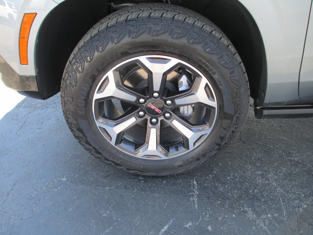 Certified 2025 GMC Yukon XL AT4 Ultimate AWD/4WD image 14