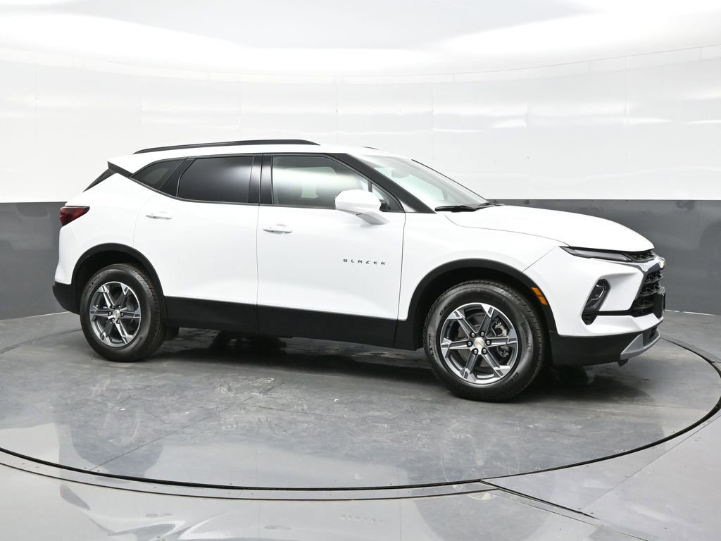 Used 2025 Chevrolet Blazer LT w/ Convenience Package image 8