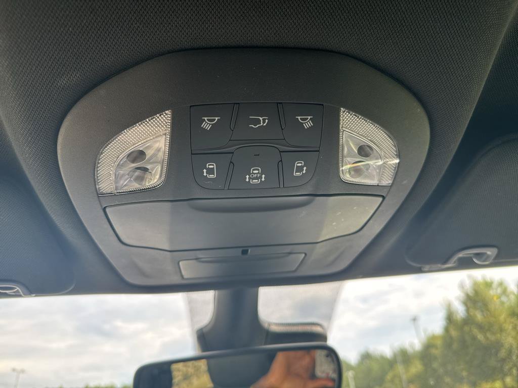 Used 2025 Chrysler Pacifica Select FWD image 18