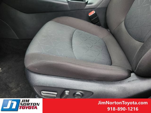 Used 2025 Toyota RAV4 XLE FWD image 24