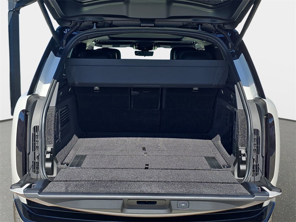 New 2026 Land Rover Range Rover SV image 12