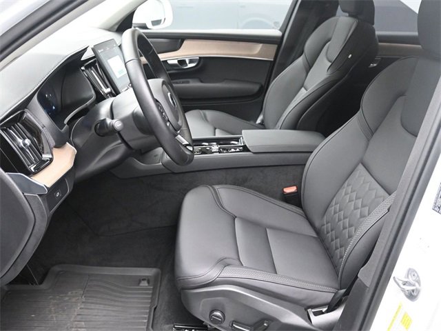 Used 2025 Volvo XC90 B5 Plus w/ Protection Package Premier image 18