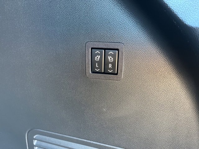 Used 2024 Buick Enclave Avenir w/ Avenir Technology Package image 10