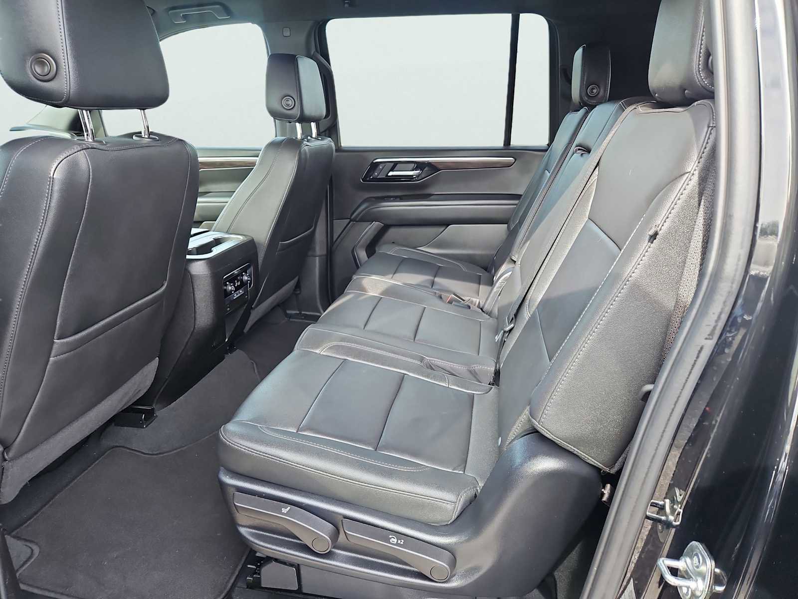Certified 2025 Chevrolet Suburban Z71 image 36