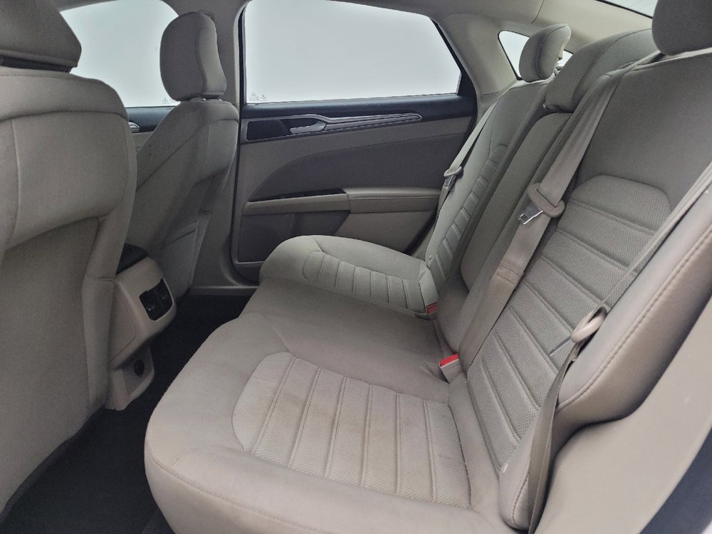 Used 2020 Ford Fusion SE FWD image 18