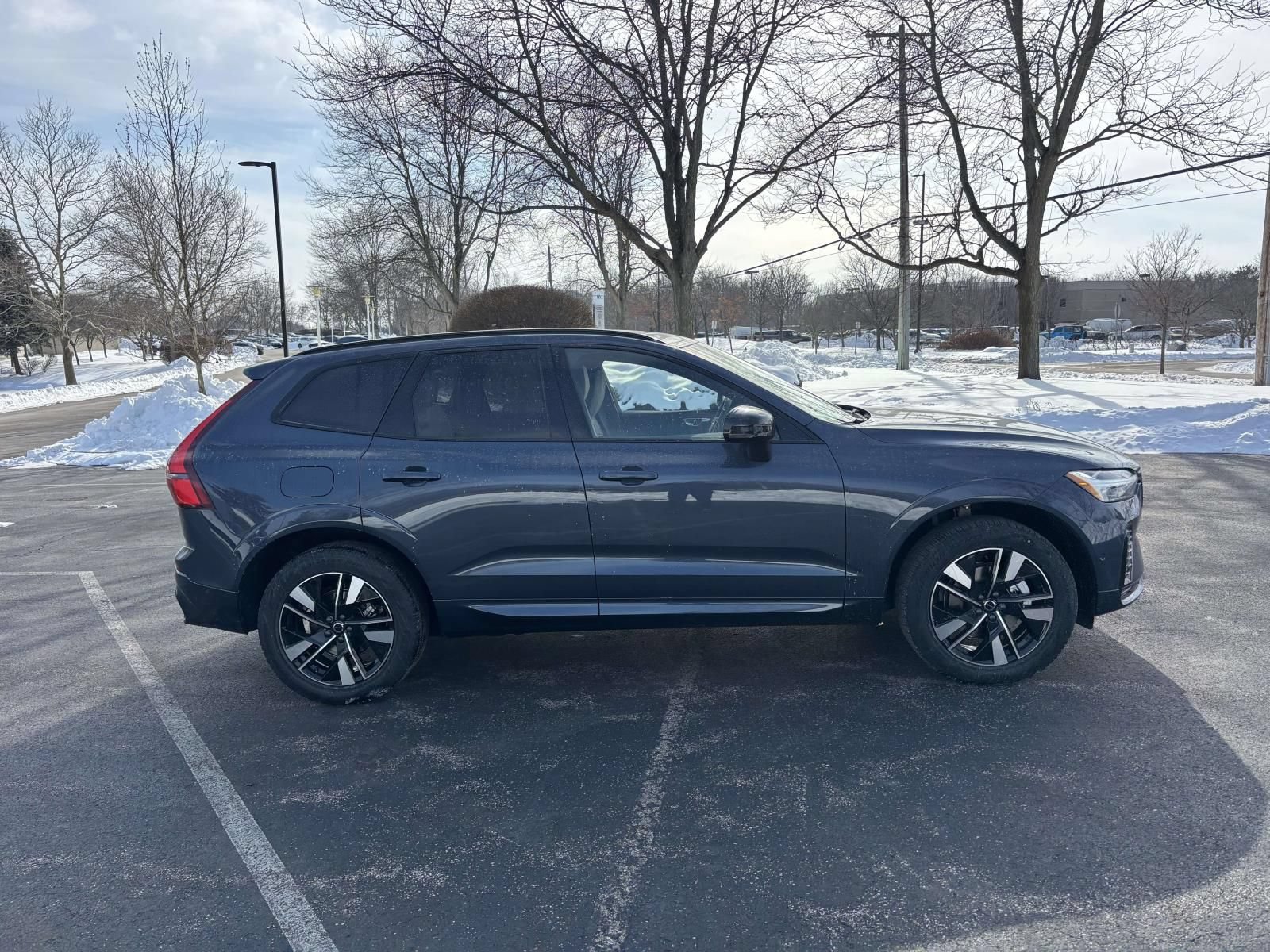New 2026 Volvo XC60 B5 Plus w/ Protection Package Premier AWD/4WD image 8