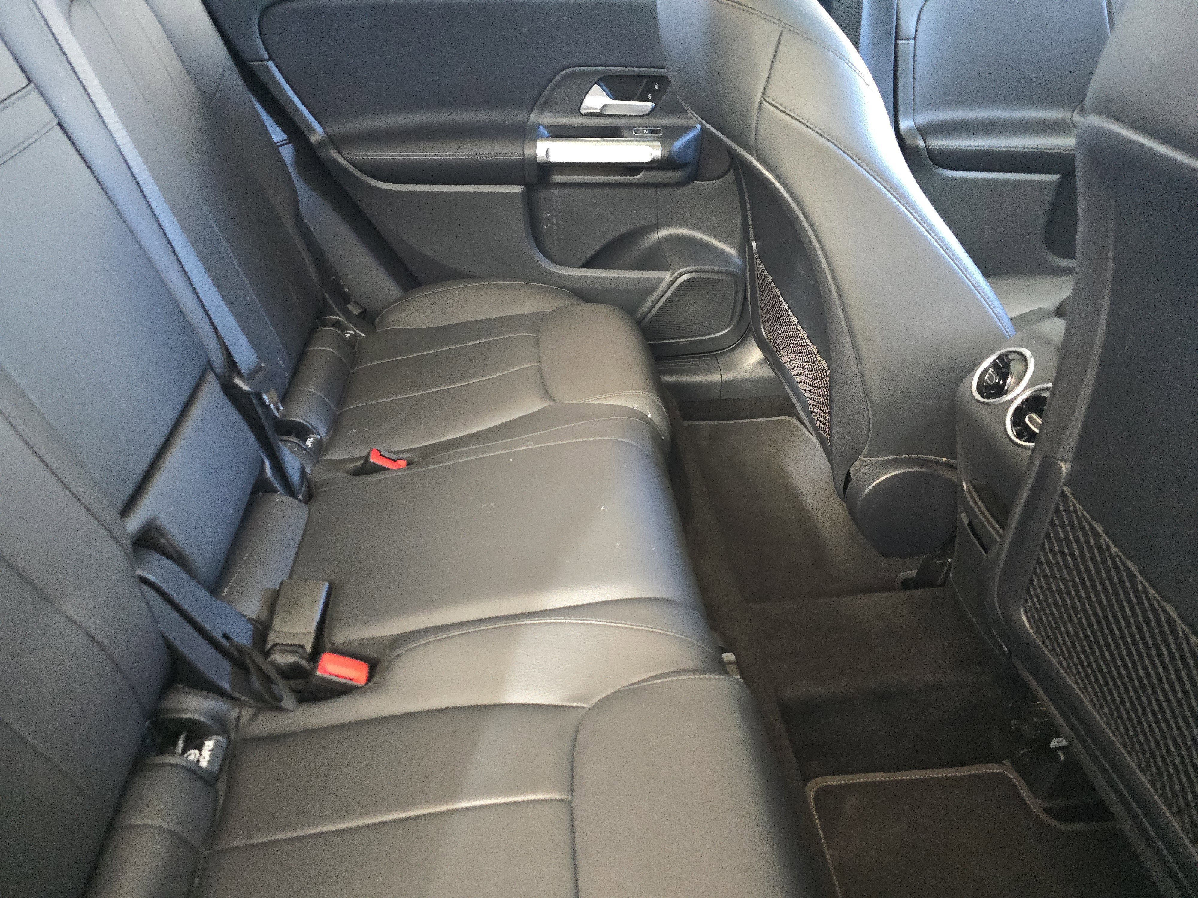 Used 2023 Mercedes-Benz GLB 250 4MATIC image 25