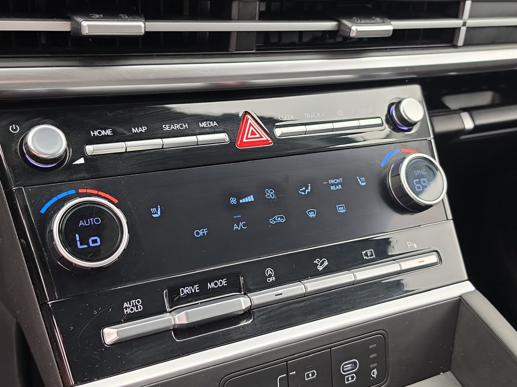 Used 2025 Hyundai Santa Fe SEL FWD image 27