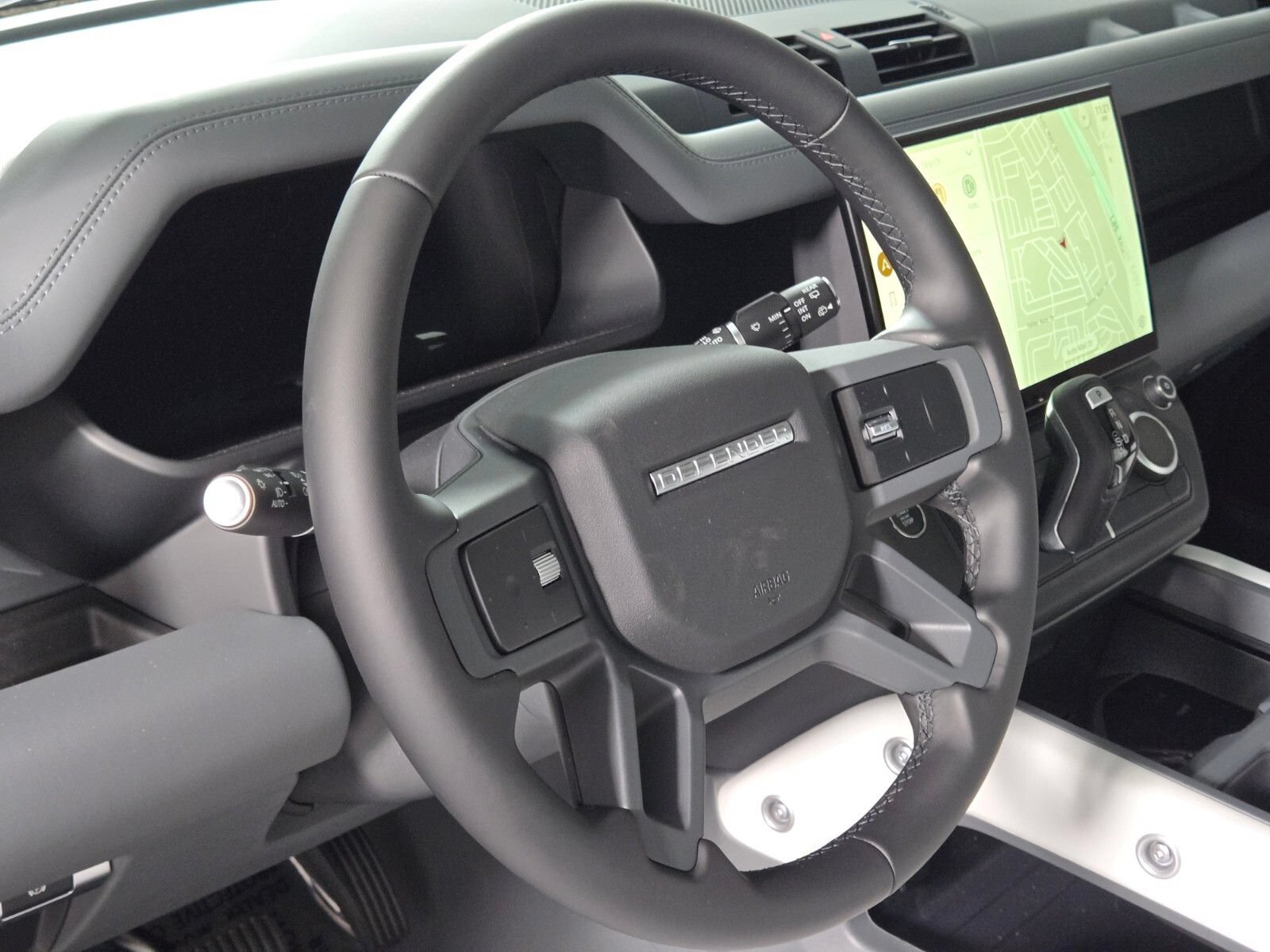New 2026 Land Rover Defender 110 X-Dynamic SE AWD/4WD image 23