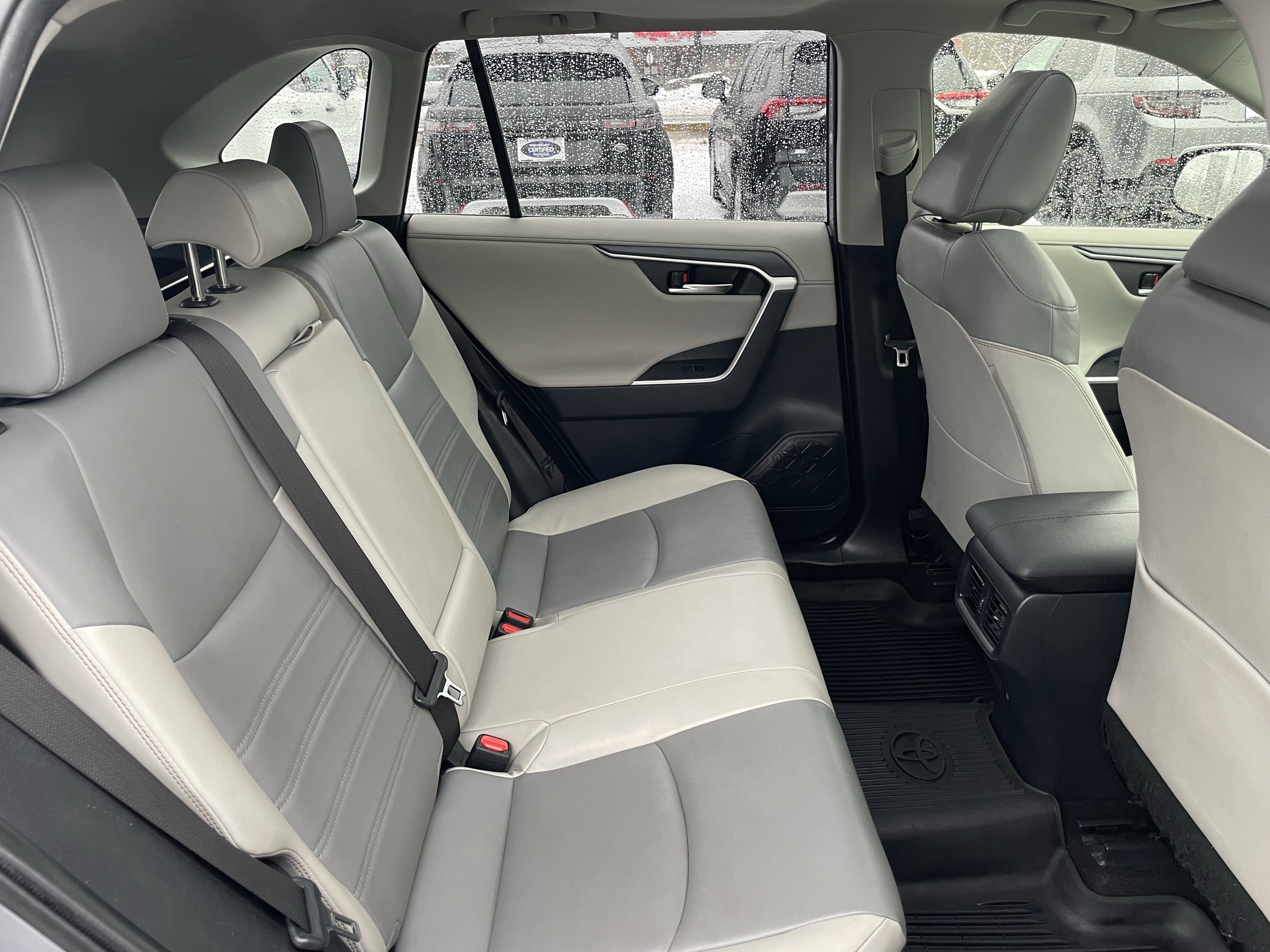 Used 2019 Toyota RAV4 Limited image 31