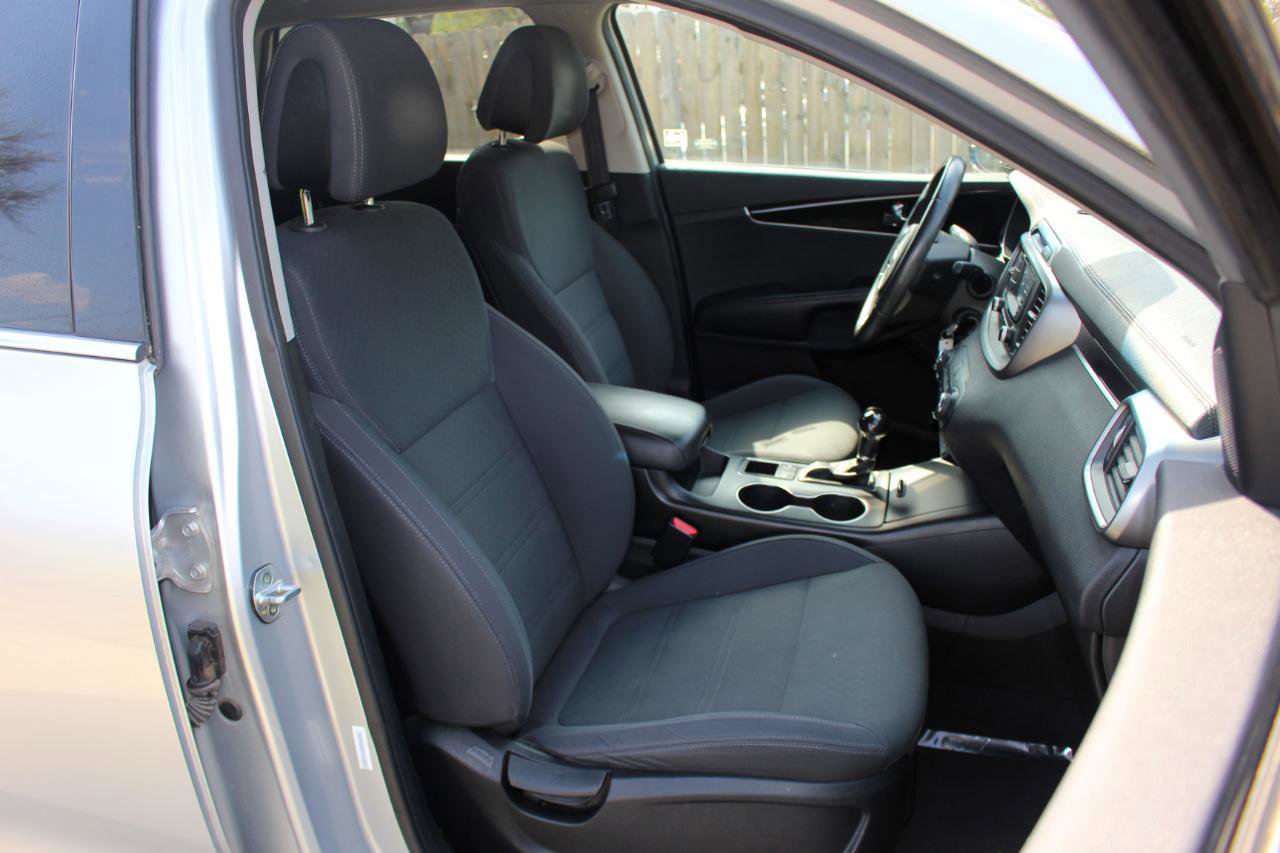 Used 2016 Kia Sorento LX w/ LX Convenience Package image 38
