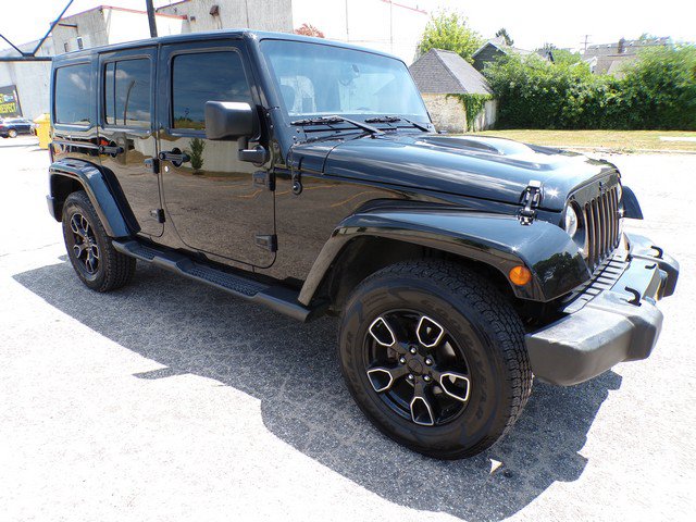 Used 2018 Jeep Wrangler Unlimited Sahara w/ Dual Top Group AWD/4WD image 5
