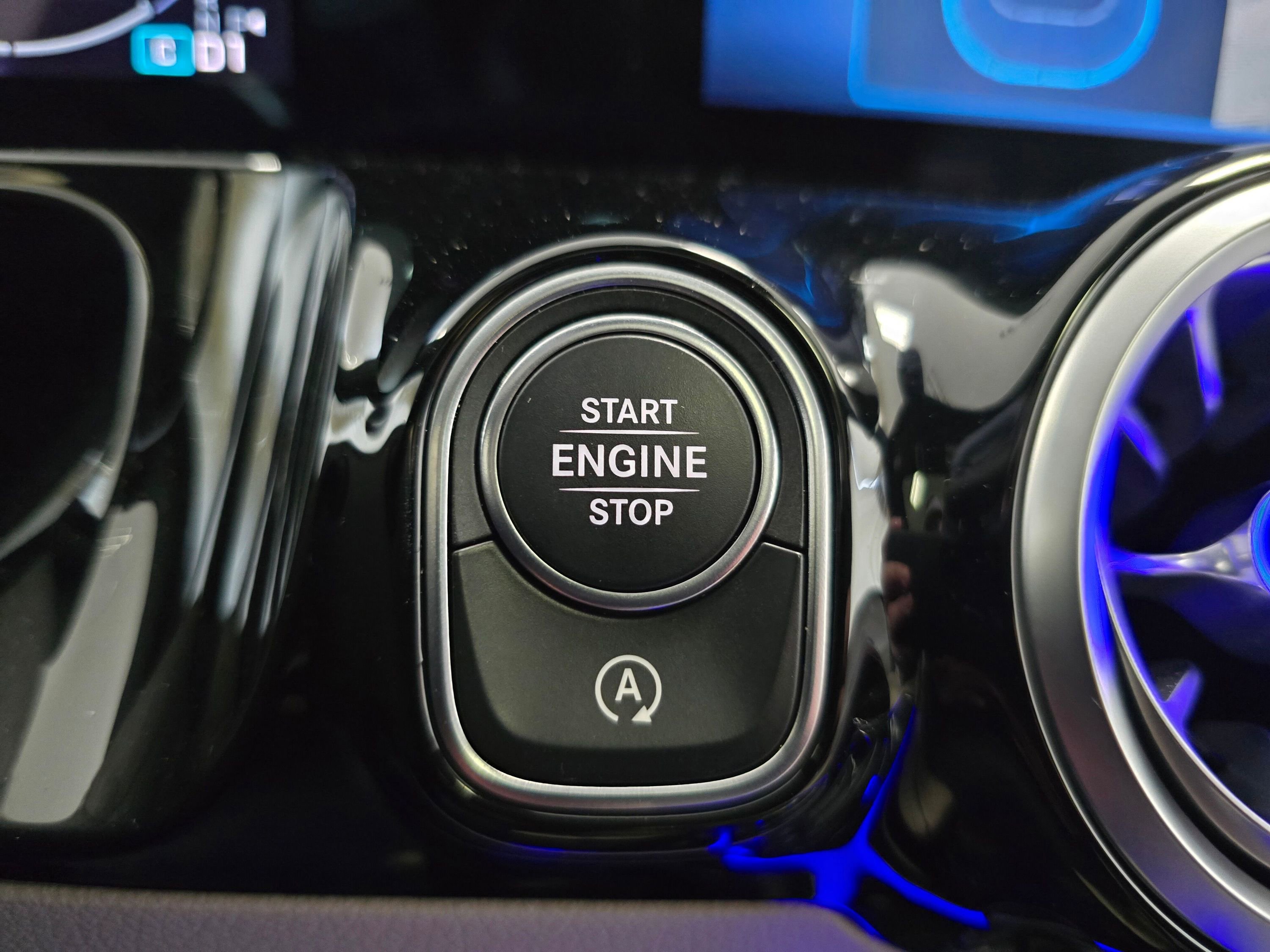 Used 2025 Mercedes-Benz GLA 250 4MATIC image 40