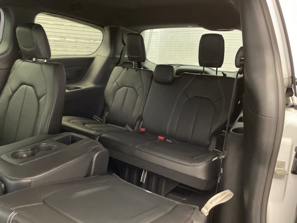 New 2026 Chrysler Pacifica Select FWD image 17