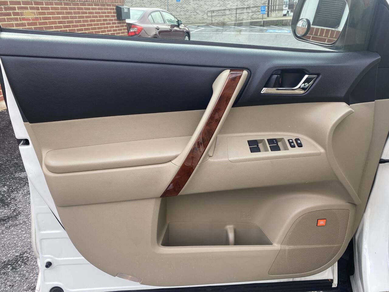 Used 2013 Toyota Highlander Limited image 10