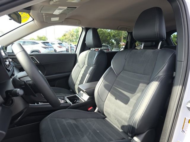 Used 2024 Mitsubishi Outlander SE image 5