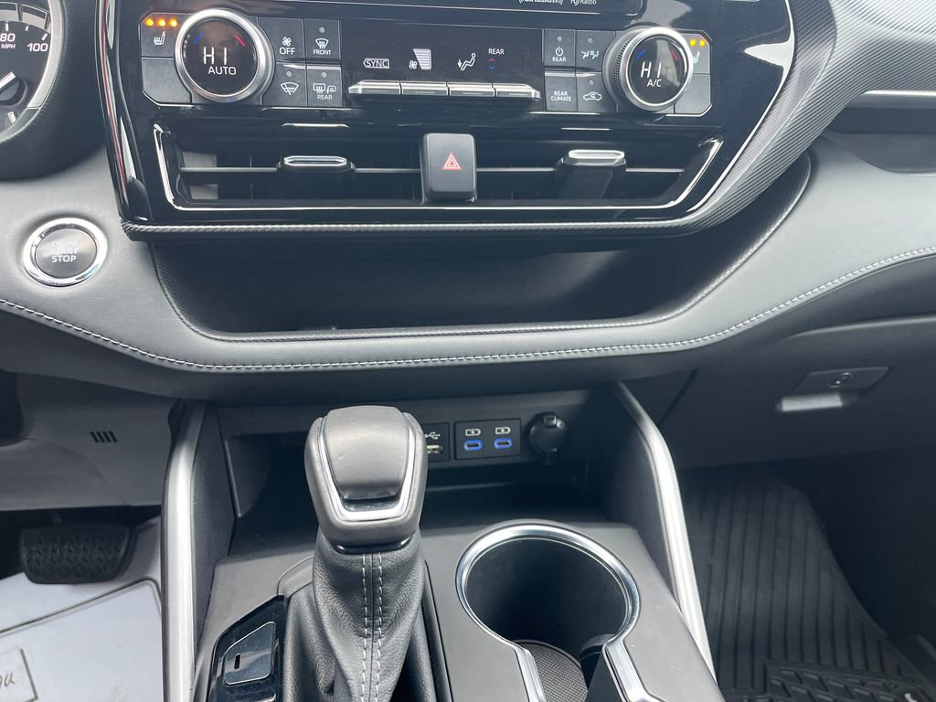 Used 2022 Toyota Highlander XSE image 18