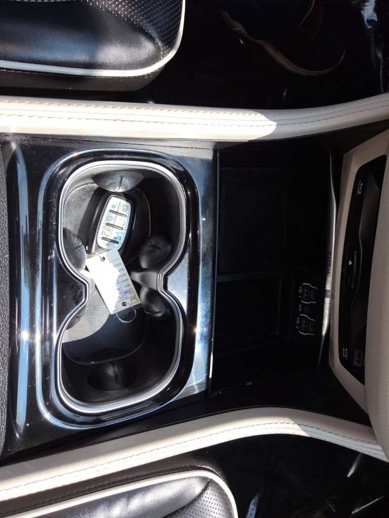 Certified 2023 Chrysler Pacifica Limited w/ Uconnect Theater Family Group AWD/4WD image 17