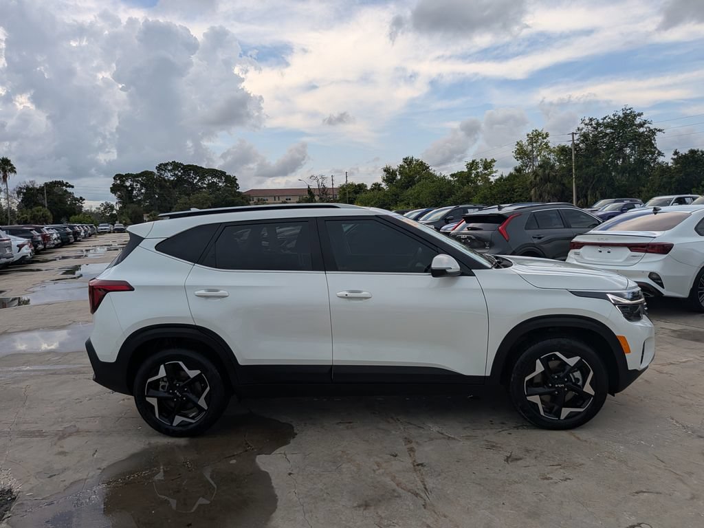 Certified 2025 Kia Seltos EX w/ EX Sunroof Package AWD/4WD image 8