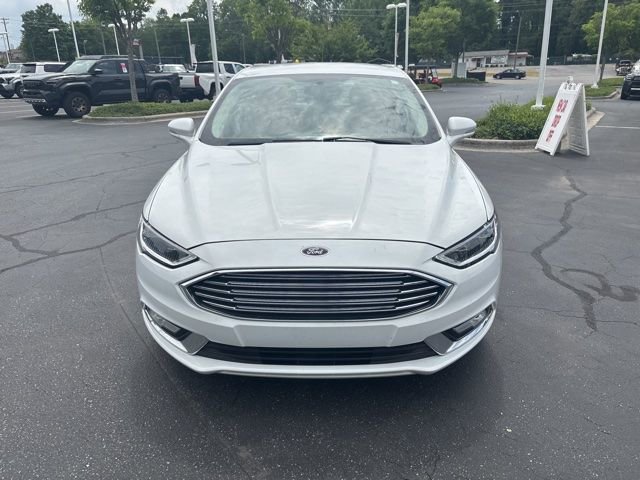 Used 2017 Ford Fusion SE w/ Fusion SE Technology Package FWD image 5