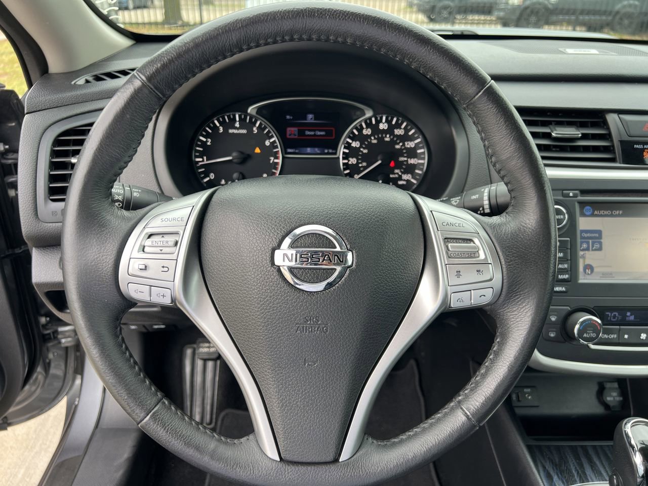 Used 2016 Nissan Altima 2.5 SL w/ 2.5 Technology w/LED Package FWD image 6