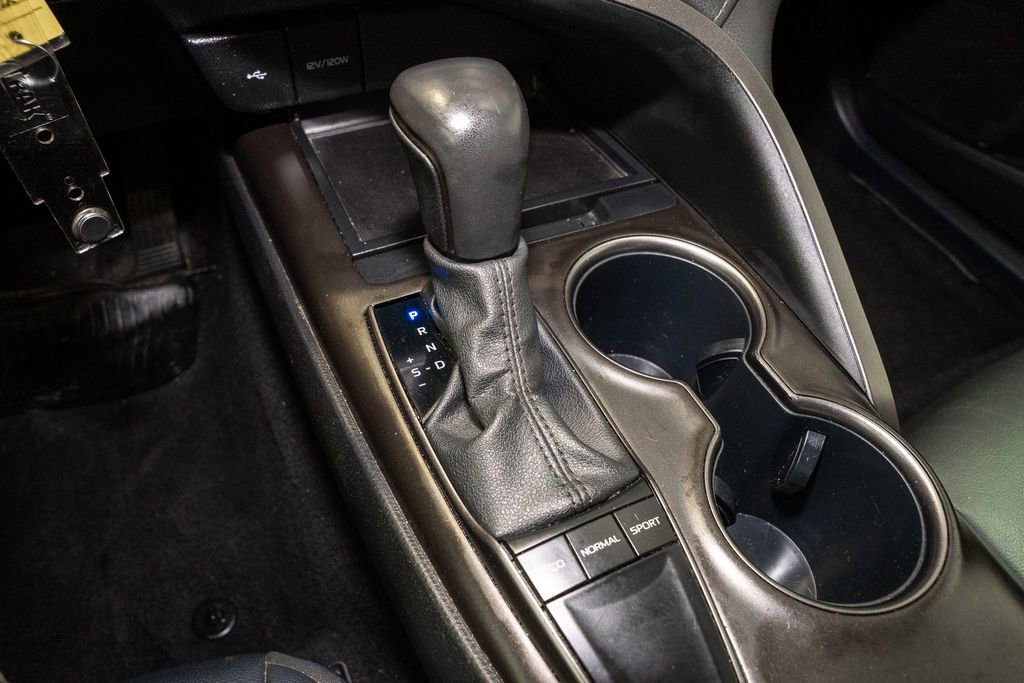 Used 2024 Toyota Camry SE image 14