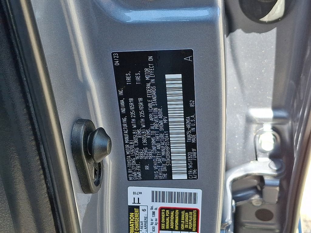 Used 2023 Toyota Highlander XLE AWD/4WD image 30