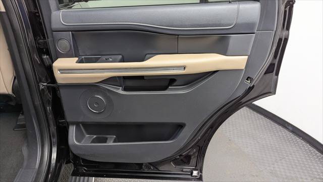 Used 2024 Ford Expedition Limited AWD/4WD image 22