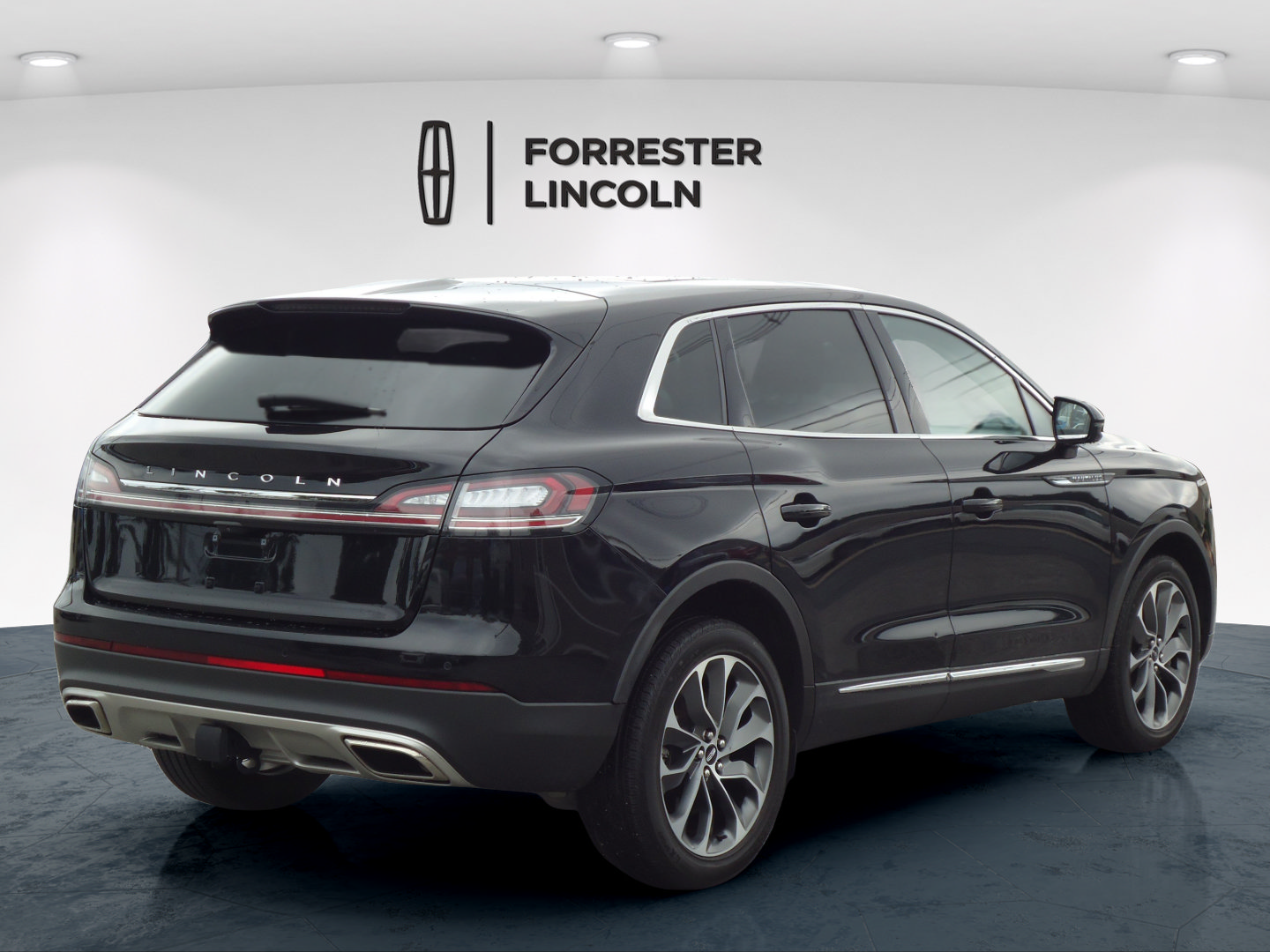 Used 2023 Lincoln Nautilus Reserve w/ Class II Trailer Tow Package AWD/4WD image 3