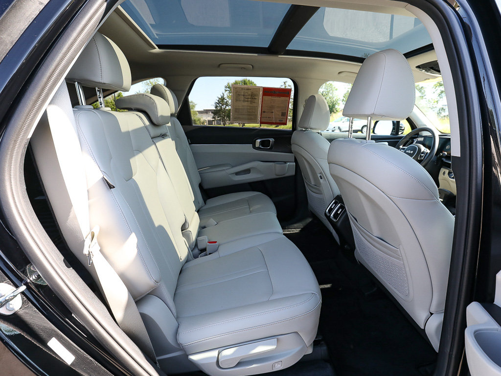 Certified 2025 Kia Sorento S w/ Panoramic Sunroof Package FWD image 10