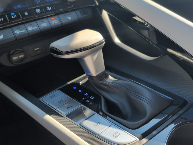 Used 2024 Hyundai Elantra Limited FWD image 17