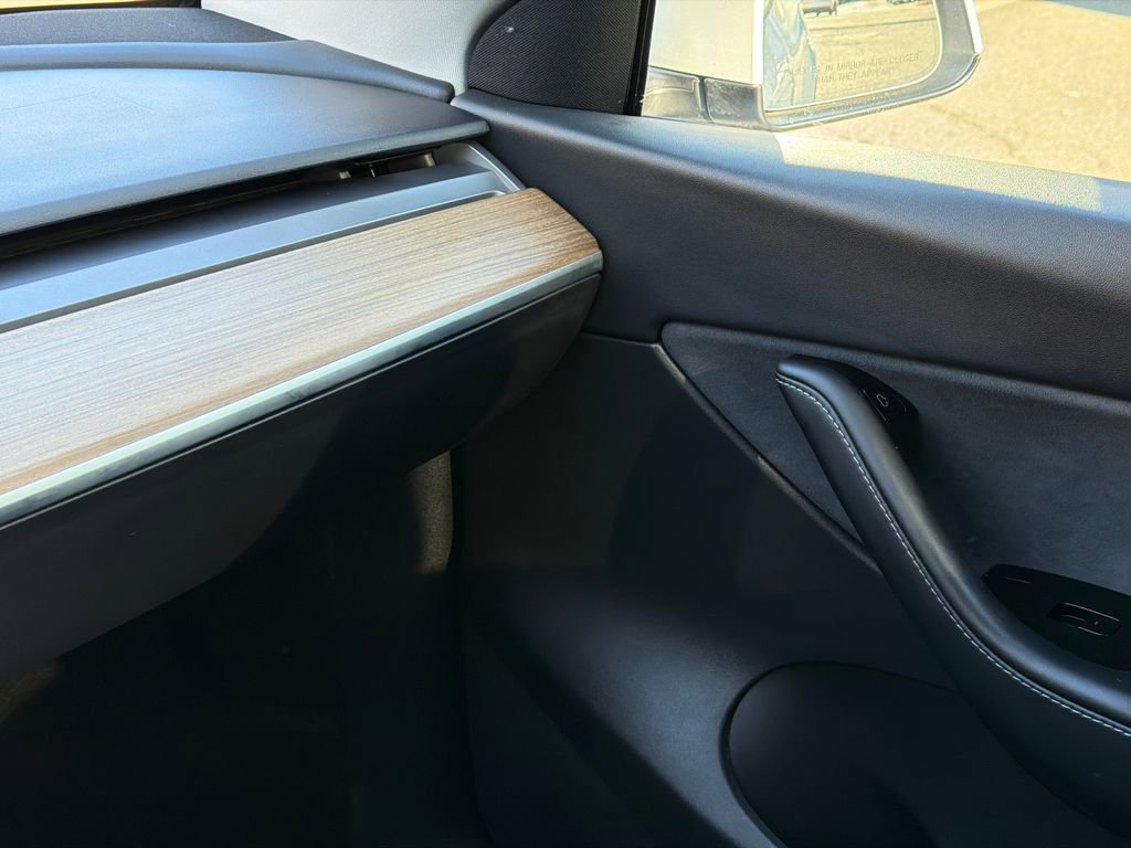 Used 2021 Tesla Model Y Long Range image 30