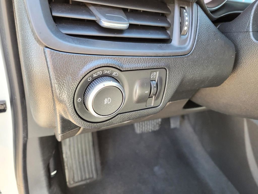 Used 2020 Buick Envision Essence image 24