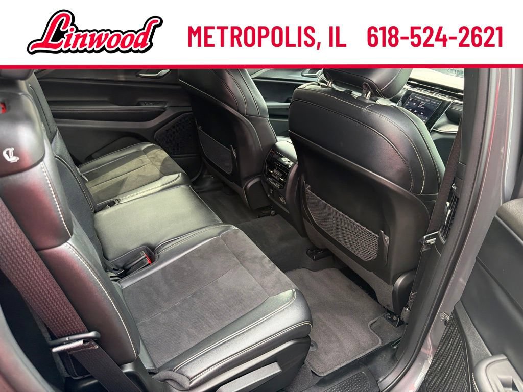 Used 2024 Jeep Grand Cherokee L Laredo AWD/4WD image 9