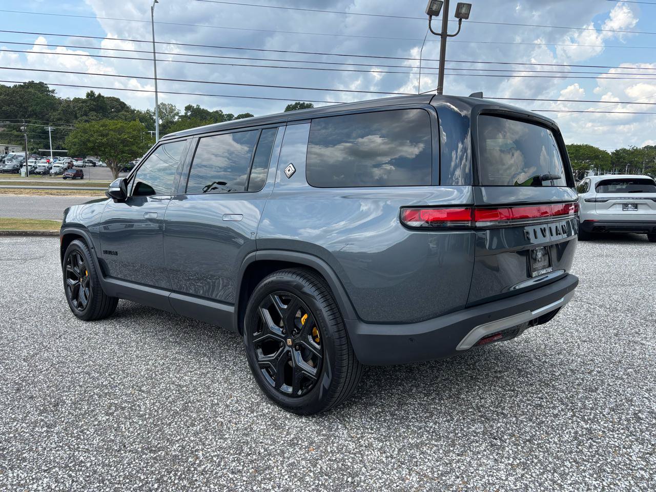Used 2024 Rivian R1S Adventure AWD/4WD image 3