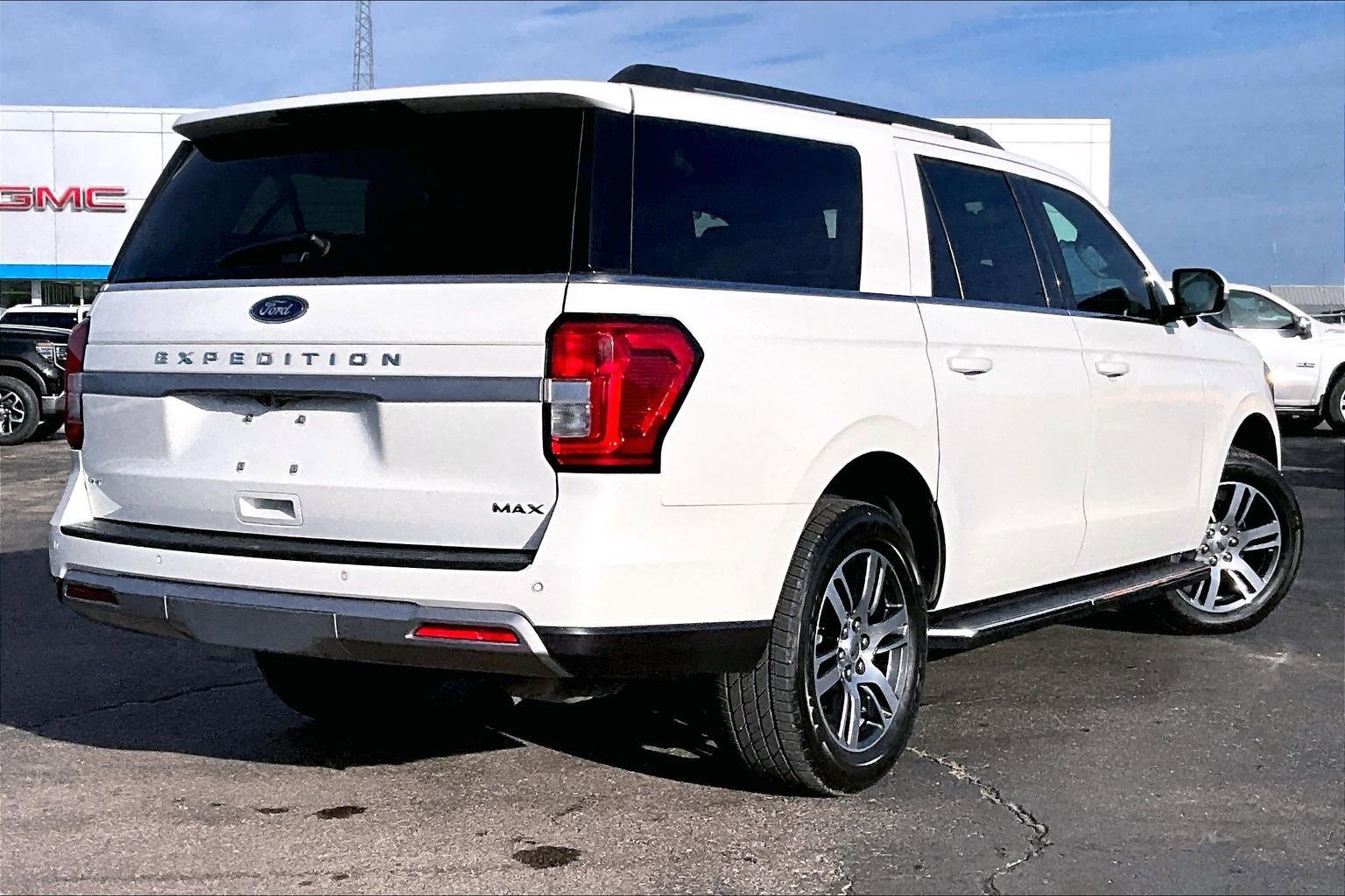 Used 2022 Ford Expedition Max XLT image 2