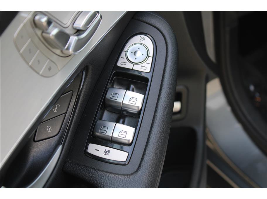 Used 2021 Mercedes-Benz GLC 300 4MATIC image 13