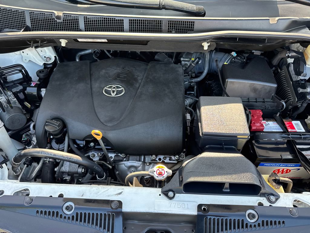 Used 2017 Toyota Sienna SE Premium image 7