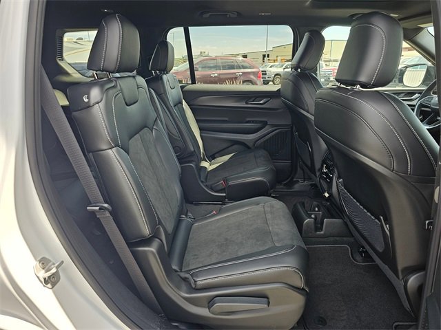 New 2025 Jeep Grand Cherokee L Altitude image 14